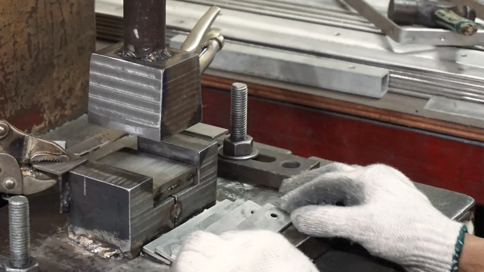 injection-mold-tooling-2